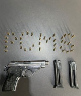 Homem é preso por posse irregular de arma de fogo e violência doméstica