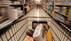 Ministro descarta alterar data de validade de alimentos para reduzir preços