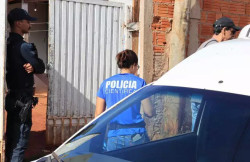 Mulher mata namorado a tijoladas após ser agredida