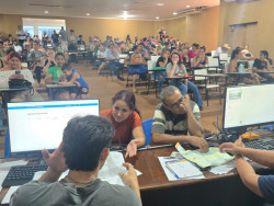 Central de Matrícula acolhe pais em busca de vagas para alunos remanescentes