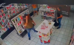 Câmeras gravaram momento em que homem invadiu loja e atirou em mulheres
