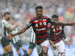 Bruno Henrique brilha e Flamengo conquista Supercopa do Brasil