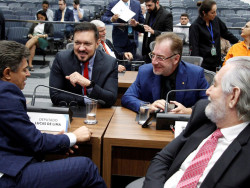 Salário de deputados estaduais vai a R$ 34,7 mil e acumula aumento de 37,3% em três anos