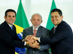 "Sou amigo dos dois", diz Lula sobre novos presidentes do Legislativo