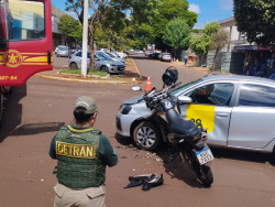 Motorista de aplicativo invade preferencial e deixa motociclista ferido em Dourados