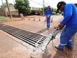 Prefeitura faz reparos em bocas de dragão que incomodavam moradores