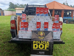 Casal é preso levando 100 celulares escondidos na lataria de picape