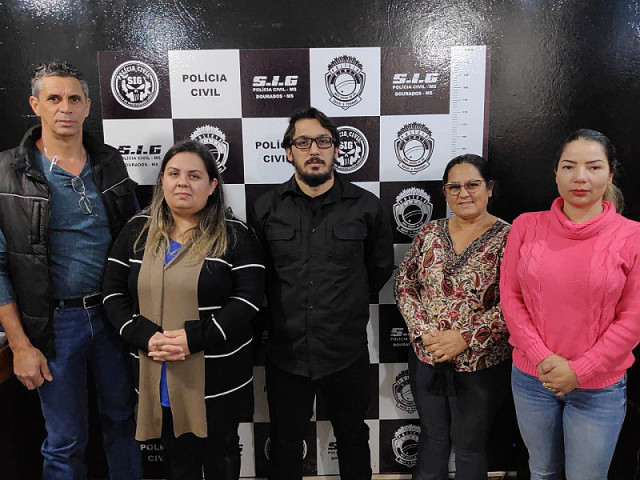 Irmãs de Zuleide prestaram homenagem a policiais (Imagem: Adilson Domingos)