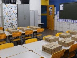 Aulas na Reme retornam nesta segunda e alunos recebem kits escolares