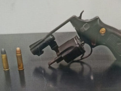 Homem é preso em flagrante com arma de fogo