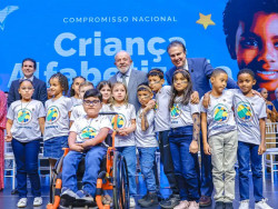 Lula diz que Brasil pode alfabetizar 80% das crianças até 2030
