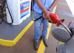 Gasolina comum custa de R$ 6,09 a R$ 6,59 em Dourados, mostra Procon