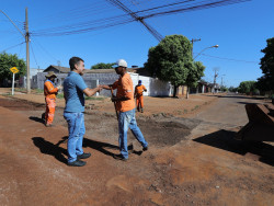 Prefeitura monta quatro frentes para tapa-buraco em pontos estratégicos