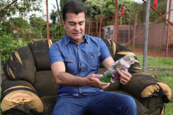 Marçal encontra sofá jogado e lança mutirão de limpeza em bairros de Dourados