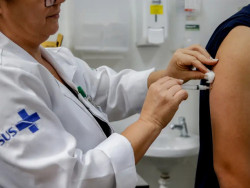 Ministério da Saúde amplia idade para receber vacina contra a dengue