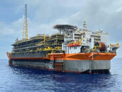 Maior plataforma de petróleo do Brasil inicia operação no pré-sal