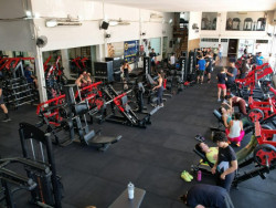 Aquafitness promove sorteio de Biz 0km exclusivo para equipe de personal da academia