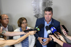 Eduardo Riedel e ministra discutem atendimento na Casa da Mulher Brasileira