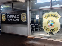 Homem é preso após ameaçar e roubar bandejas de pães de padaria em Dourados