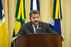 Laudir pede estudo para semáforo na Marcelino com Albino Torraca