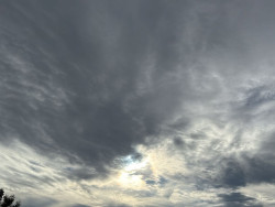 Sol aparece entre nuvens e chuva pode chegar à tarde em Dourados nesta sexta