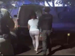 “Dama do Crime” é levada para presídio sob forte esquema de segurança