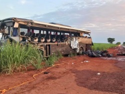 Polícia prende motorista de acidente com ônibus de universitários que matou 12 em SP