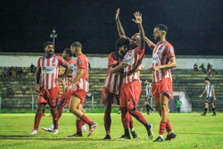 Coxim vence Corumbaense fora de casa e pressiona Águia Negra e Naviraiense