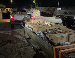 PF apreende lanchas carregadas com cigarros contrabandeados no Rio Paraná