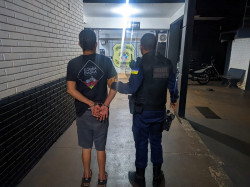 Guarda Municipal prende homem após ameaçar esposa com 'peixeira'