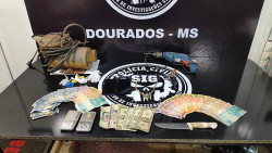 Dois traficantes que vendiam droga perto de escola são presos em Dourados