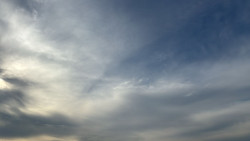 Segunda-feira de sol, nuvens e previsão de chuva em Dourados