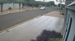 Criança em patinete elétrico é atropelada por carro