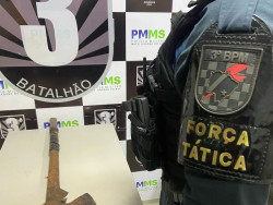 Mulher é agredida com soco e ameaçada de morte com machado em Dourados
