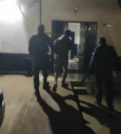 "Perdi a cabeça": Condenado por homicídio é preso após esfaquear esposa 3 vezes