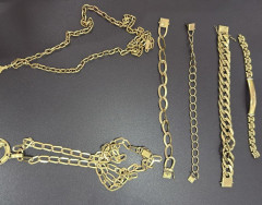 Pai e filho que assaltaram idoso e roubaram R$ 60 mil em joias são presos