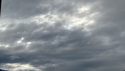 Sábado de sol com muitas nuvens, períodos nublados e máxima de 34ºC