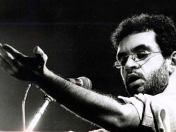 Renato Russo, ícone do rock brasileiro, celebraria 65 anos neste 27 de março