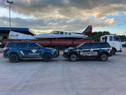 Avião montado com peças com suspeita de exportação ilegal é apreendido na fronteira