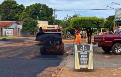 Operação tapa-buraco é intensificada na Rua Independência