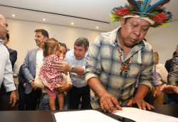 Riedel assina contratos para construção de casas em 13 comunidades rurais