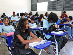 Estudantes nascidos em maio e junho recebem 1ª parcela do Pé-de-Meia