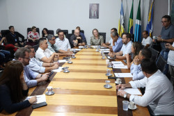 Vereadores recebem secretário estadual de Educação e apresentam demandas prioritárias