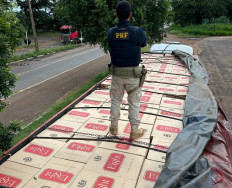 PRF intercepta caminhão com 40 mil pacotes de cigarro paraguaio na MS-141