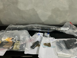 Dois suspeitos de duplo homicídio morrem em confronto com a polícia na fronteira