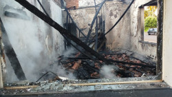 Fogo destrói sorveteria e fábrica de óculos em Itaporã