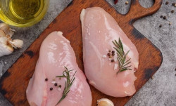 Exportações da carne de frango atingem 476 mil t e avançam 13,8%