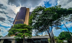 Juros médios cobrados pelos bancos chegam a 43,7% ao ano em fevereiro