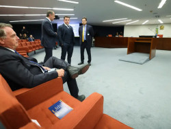 STF abre ação penal contra Bolsonaro e mais 7 réus por trama golpista