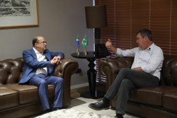 Eduardo Riedel viaja à Alemanha e Barbosinha assume governo de MS